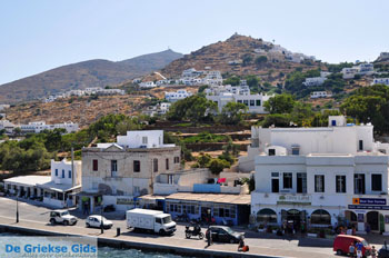 Haven Gialos Ios | Griekenland 9 - Foto van https://www.grieksegids.nl/fotos/cycladennet-fotos/ios/mid/ios-grieksegids-009.jpg