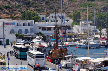 Haven Gialos Ios | Griekenland 13 - Foto van https://www.grieksegids.nl/fotos/cycladennet-fotos/ios/mid/ios-grieksegids-013.jpg
