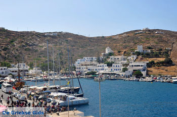 Haven Gialos Ios | Griekenland 14 - Foto van https://www.grieksegids.nl/fotos/cycladennet-fotos/ios/mid/ios-grieksegids-014.jpg