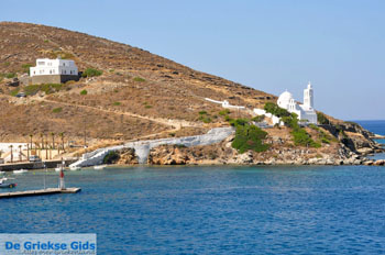 Haven Gialos Ios | Griekenland 15 - Foto van https://www.grieksegids.nl/fotos/cycladennet-fotos/ios/mid/ios-grieksegids-015.jpg