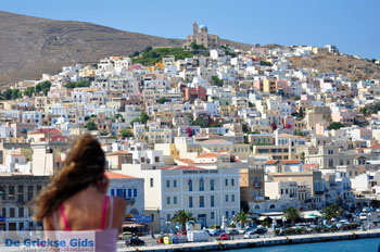 Ermoupolis Syros | Griekenland 51 - Foto van https://www.grieksegids.nl/fotos/cycladennet-fotos/syros/mid/syros-grieksegids-051.jpg