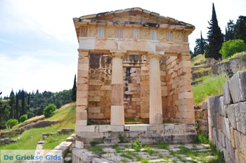 Schathuis van de stad Athene Delphi (Delfi) | Griekenland - Foto van https://www.grieksegids.nl/fotos/delphi/normaal/delphi-grieksegids-047.jpg