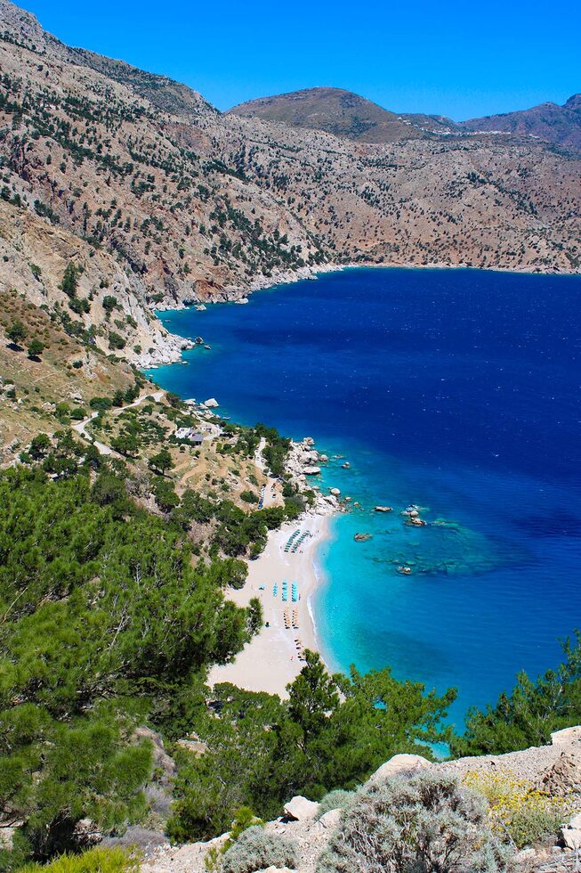 Apella Beach, prachtig strand op Karpathos | Dodecanese - Foto van https://www.grieksegids.nl/fotos/dodecanese/karpathos/apella/mid/apella-001.jpg?v=1782134245