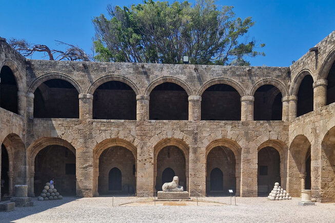 Archeologisch museum Rhodos-stad | Dodecanese | Rhodos stad - Foto van https://www.grieksegids.nl/fotos/dodecanese/rhodos/rhodos-stad/mid/rhodos-stad-009.jpg?v=1778406364