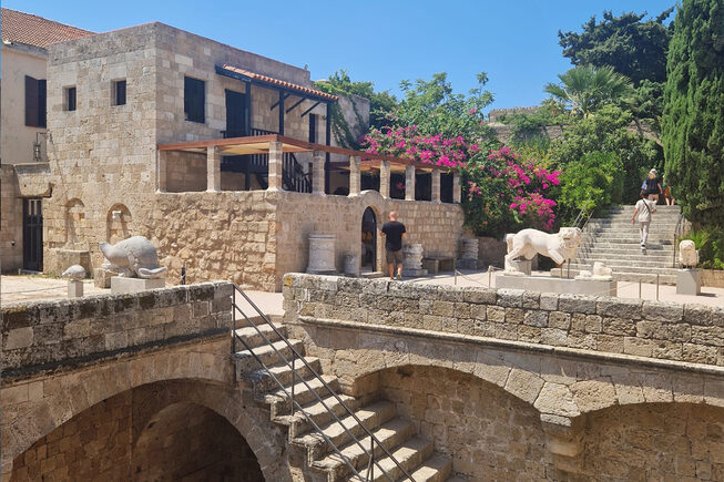 Archeologisch museum Rhodos-stad | Dodecanese | Rhodos stad - Foto van https://www.grieksegids.nl/fotos/dodecanese/rhodos/rhodos-stad/mid/rhodos-stad-010.jpg?v=1778406447