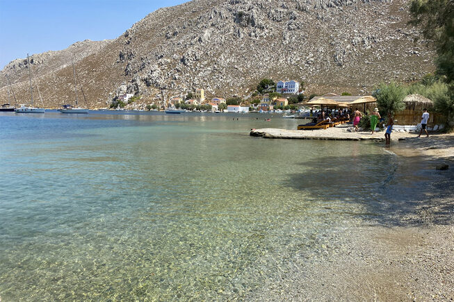 Symi Pedi Beach | Dodecanese - Foto van https://www.grieksegids.nl/fotos/dodecanese/symi/pedi/mid/pedi-002.jpg?v=1778408164