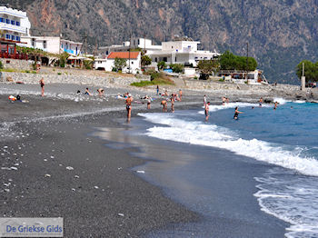 Het zand- kiezelstrand van Agia Roumeli foto 4 | Chania Kreta | Griekenland - Foto van https://www.grieksegids.nl/fotos/eiland-kreta/fotos-mid/agia-roumeli-kreta/agia-roumeli-kreta-021.jpg