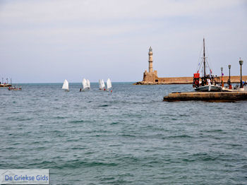 Zeilen in de haven van Chania foto 2  | Chania stad | Kreta - Foto van https://www.grieksegids.nl/fotos/eiland-kreta/fotos-mid/chania-kreta/chania-stad-025.jpg
