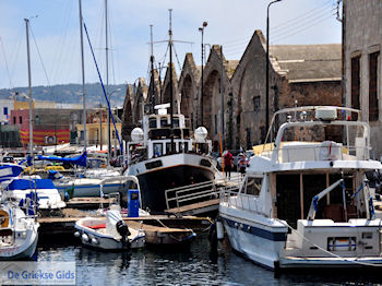 Neoria en zeilbootjes  | Chania stad | Kreta - Foto van https://www.grieksegids.nl/fotos/eiland-kreta/fotos-mid/chania-kreta/chania-stad-050.jpg