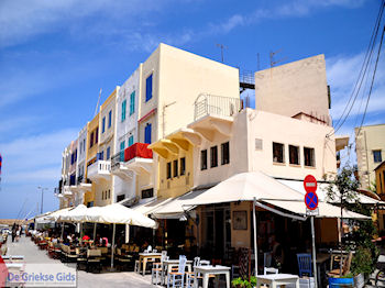 Terrasjes nabij de haven  | Chania stad | Kreta - Foto van https://www.grieksegids.nl/fotos/eiland-kreta/fotos-mid/chania-kreta/chania-stad-054.jpg