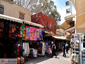 Souvenirwinkeltjes in de stad  | Chania stad | Kreta - Foto van https://www.grieksegids.nl/fotos/eiland-kreta/fotos-mid/chania-kreta/chania-stad-070.jpg