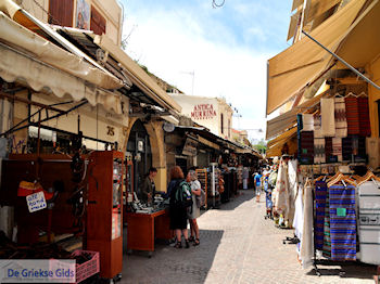 Winkelen in de oude stad  | Chania stad | Kreta - Foto van https://www.grieksegids.nl/fotos/eiland-kreta/fotos-mid/chania-kreta/chania-stad-071.jpg