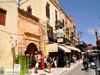 Chania Halidon street  | Chania stad | Kreta - Foto van https://www.grieksegids.nl/fotos/eiland-kreta/fotos-mid/chania-kreta/chania-stad-087.jpg