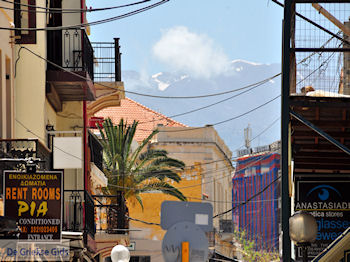 De Witte bergen vanaf Chania gezien  | Chania stad | Kreta - Foto van https://www.grieksegids.nl/fotos/eiland-kreta/fotos-mid/chania-kreta/chania-stad-093.jpg