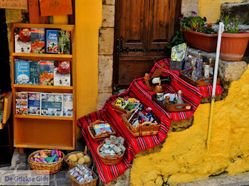 Kretenzische spulletjes  | Chania stad | Kreta - Foto van https://www.grieksegids.nl/fotos/eiland-kreta/fotos-mid/chania-kreta/chania-stad-100.jpg