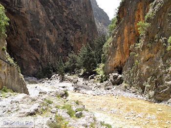 Samariakloof (Chania Kreta) - Foto van https://www.grieksegids.nl/fotos/eiland-kreta/fotos-mid/samaria-kreta/samaria-kreta-033.jpg