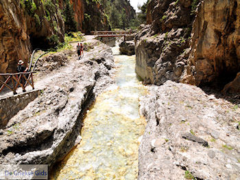 Samariakloof (Chania Kreta) - Foto van https://www.grieksegids.nl/fotos/eiland-kreta/fotos-mid/samaria-kreta/samaria-kreta-046.jpg