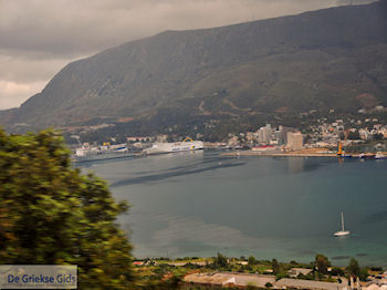 De haven van Souda | Chania Kreta | Foto 5 - Foto van https://www.grieksegids.nl/fotos/eiland-kreta/fotos-mid/souda-kreta/souda-kreta-05.jpg