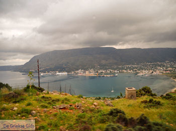 De haven van Souda | Chania Kreta | Foto 8 - Foto van https://www.grieksegids.nl/fotos/eiland-kreta/fotos-mid/souda-kreta/souda-kreta-08.jpg