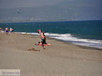 Zandstrand Platanias, in de verte Kolymbari  | Chania | Kreta - Foto van De Griekse Gids