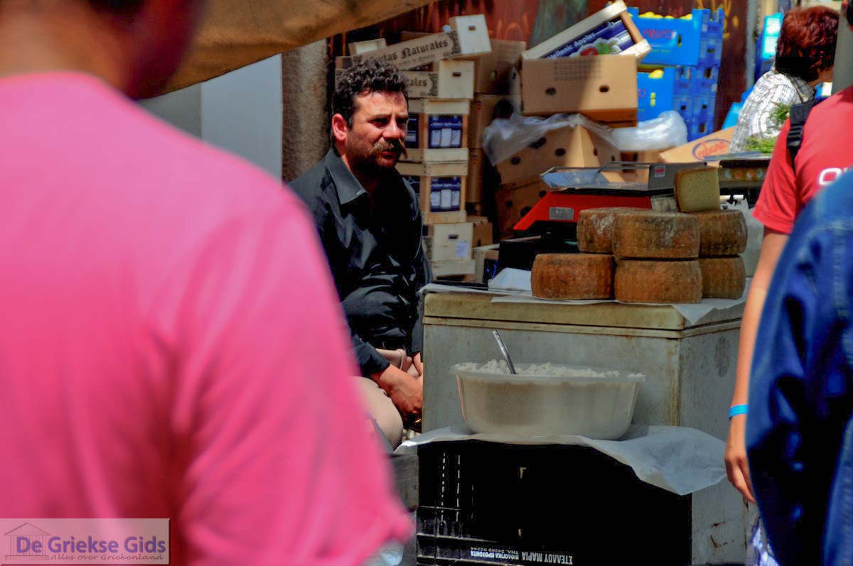 Kaas verkopen op de markt  | Chania stad | Kreta