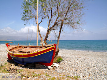 Maleme strand | Chania Kreta | Griekenland | Foto 1 - Foto van https://www.grieksegids.nl/fotos/eiland-kreta/fotos/maleme-strand/maleme-strand-mid-01.jpg