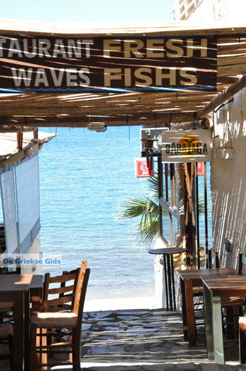 Doorkijkje in Matala | Zuid Kreta Griekenland 19 - Foto van https://www.grieksegids.nl/fotos/eiland-kreta/fotos/zuidkreta/normaal/zuid-kreta-grieksegids-0019.jpg