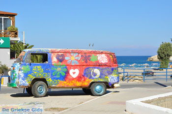 Hippiebus in Matala | Zuid Kreta Griekenland 22 - Foto van https://www.grieksegids.nl/fotos/eiland-kreta/fotos/zuidkreta/normaal/zuid-kreta-grieksegids-0296.jpg