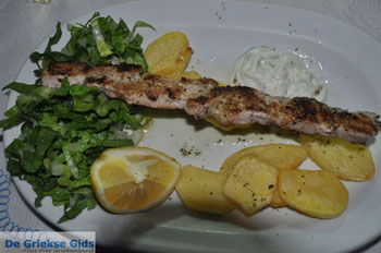 Souvlaki in Matala | Zuid Kreta Griekenland 12 - Foto van https://www.grieksegids.nl/fotos/eiland-kreta/fotos/zuidkreta/normaal/zuid-kreta-grieksegids-0885.jpg