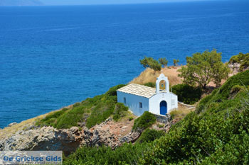 Agios Nikolaos kerk bij strand Lorentzo Kythira - Kaka Lagadia 2 - Foto van https://www.grieksegids.nl/fotos/eiland-kythira/aghiapelagia-lagada/normaal/aghia-pelagia-kythira-164.jpg