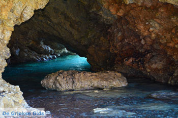 Bij de grotten bij Kakia Lagada Kythira - 4 - Foto van https://www.grieksegids.nl/fotos/eiland-kythira/aghiapelagia-lagada/normaal/aghia-pelagia-kythira-187.jpg