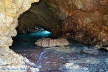 Bij de grotten bij Kakia Lagada Kythira - 3 - Foto van https://www.grieksegids.nl/fotos/eiland-kythira/aghiapelagia-lagada/normaal/aghia-pelagia-kythira-191.jpg