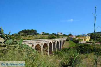 Katouni brug | Ano en Kato Livadi Kythira | Griekenland | Foto 53 - Foto van https://www.grieksegids.nl/fotos/eiland-kythira/livadi/normaal/livadi-kythira-053.jpg