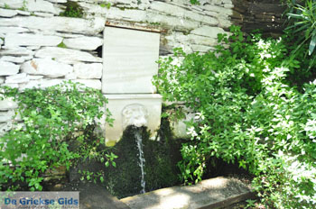 Bronnen Menites | Eiland Andros | De Griekse Gids Foto 004 - Foto van https://www.grieksegids.nl/fotos/eilandandros/andros-mid/eiland-andros-101.jpg