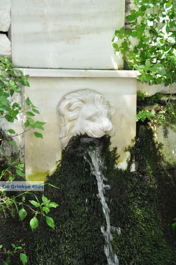 Bronnen Menites | Eiland Andros | De Griekse Gids Foto 005 - Foto van https://www.grieksegids.nl/fotos/eilandandros/andros-mid/eiland-andros-102.jpg