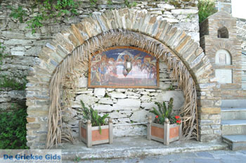 Bronnen Menites | Eiland Andros | De Griekse Gids Foto 008 - Foto van https://www.grieksegids.nl/fotos/eilandandros/andros-mid/eiland-andros-105.jpg