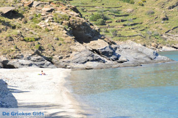 Strand bij Andros-stad (Chora) | Eiland Andros | De Griekse Gids foto 1 - Foto van https://www.grieksegids.nl/fotos/eilandandros/andros-mid/eiland-andros-118.jpg