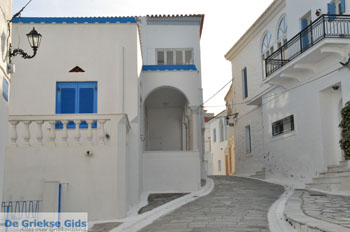 Andros-stad (Chora) | De Griekse Gids | Foto 117 - Foto van https://www.grieksegids.nl/fotos/eilandandros/andros-mid/eiland-andros-182.jpg
