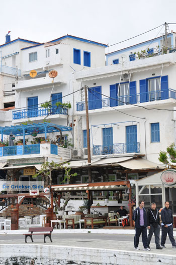 Batsi | Eiland Andros | De Griekse Gids | Foto 21 - Foto van https://www.grieksegids.nl/fotos/eilandandros/andros-mid/eiland-andros-231.jpg