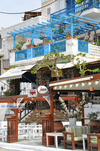 Batsi | Eiland Andros | De Griekse Gids | Foto 52 - Foto van https://www.grieksegids.nl/fotos/eilandandros/andros-mid/eiland-andros-262.jpg