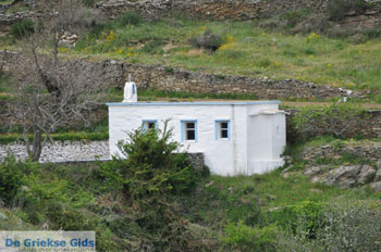 Op weg naar het klooster Panachrantou | Eiland Andros | De Griekse Gids 011 - Foto van https://www.grieksegids.nl/fotos/eilandandros/andros-mid/eiland-andros-299.jpg
