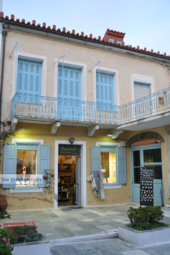 Andros-stad (Chora) | De Griekse Gids | Foto 157 - Foto van https://www.grieksegids.nl/fotos/eilandandros/andros-mid/eiland-andros-396.jpg