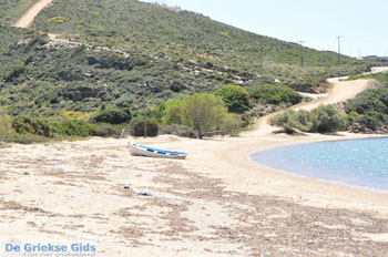 Strand Fellos bij Gavrio | Eiland Andros | De Griekse Gids | Foto 3 - Foto van https://www.grieksegids.nl/fotos/eilandandros/andros-mid/eiland-andros-480.jpg