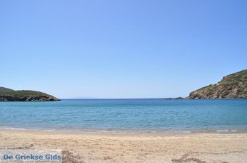 Strand Fellos bij Gavrio | Eiland Andros | De Griekse Gids | Foto 6 - Foto van https://www.grieksegids.nl/fotos/eilandandros/andros-mid/eiland-andros-483.jpg