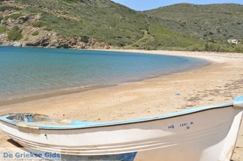 Strand Fellos bij Gavrio | Eiland Andros | De Griekse Gids | Foto 10 - Foto van https://www.grieksegids.nl/fotos/eilandandros/andros-mid/eiland-andros-487.jpg