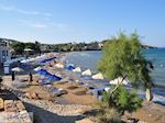 Het drukke Karfas strand - Eiland Chios - Foto van De Griekse Gids