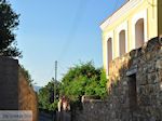 Kambos, hoge muren overal foto 1 - Eiland Chios - Foto van De Griekse Gids