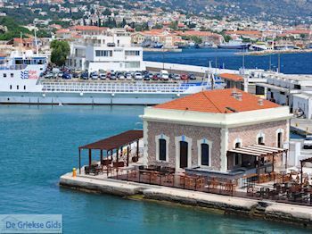 Cafetaria aan de haven van Chios - Eiland Chios - Foto van https://www.grieksegids.nl/fotos/eilandchios/350pixels/eiland-chios-foto-002.jpg
