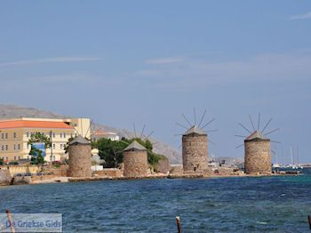 De 4 molentjes bij Chios stad - Eiland Chios - Foto van https://www.grieksegids.nl/fotos/eilandchios/350pixels/eiland-chios-foto-018.jpg