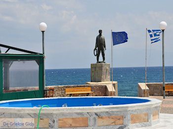 Waterfontein plein Vrondados - Eiland Chios - Foto van https://www.grieksegids.nl/fotos/eilandchios/350pixels/eiland-chios-foto-032.jpg